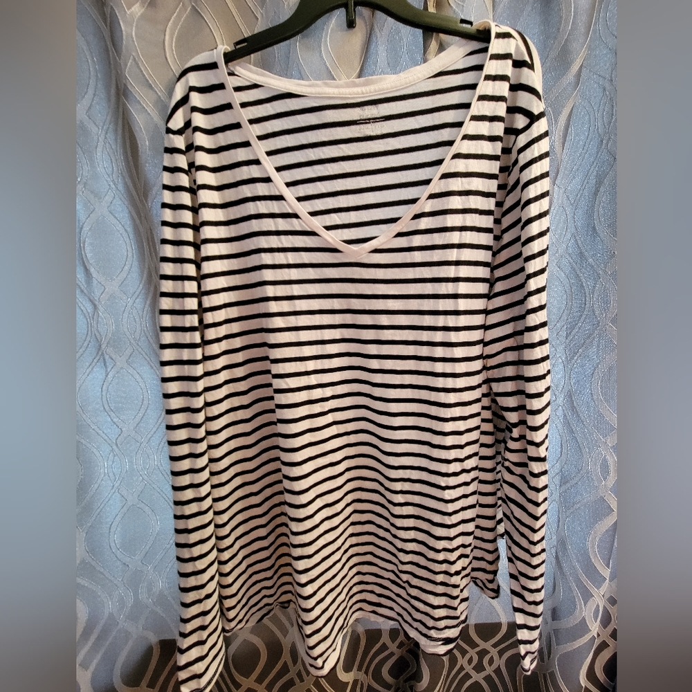Old Navy relaxed long sleeve top. Size XXL
